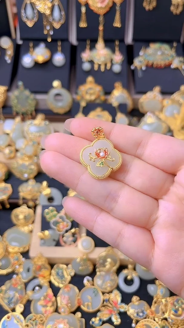 颈饰银S925镀金镶嵌和田玉彼岸花四叶草吊坠