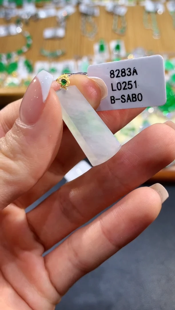 【闪购商品】翡翠吊坠(不含链)18K金镶嵌L0251
