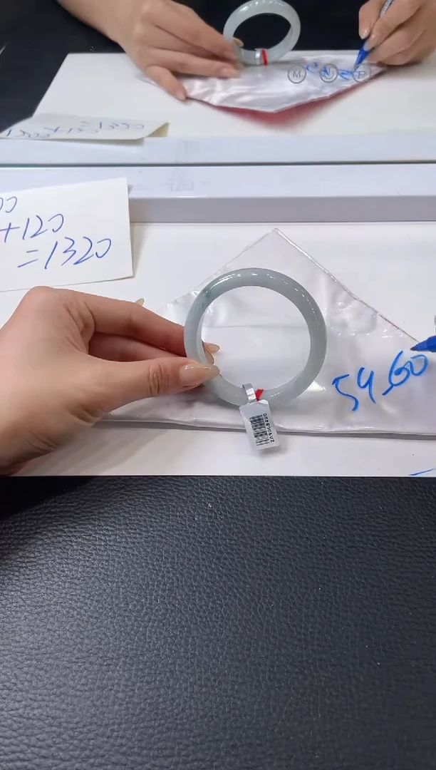 【闪购商品】翡翠手镯未镶嵌手镯