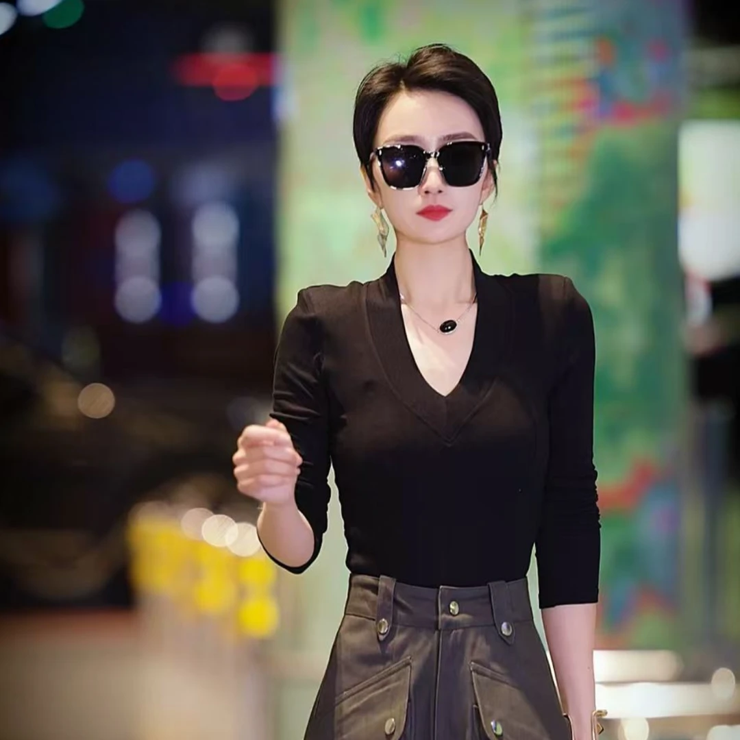 （萱萱推荐）性感修身深V领内搭上衣