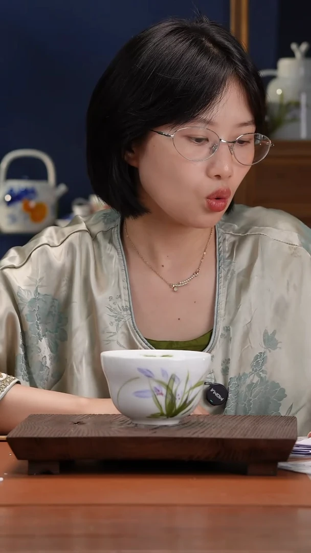 陶瓷景德镇高温釉中彩葫芦碗直径11.5高7