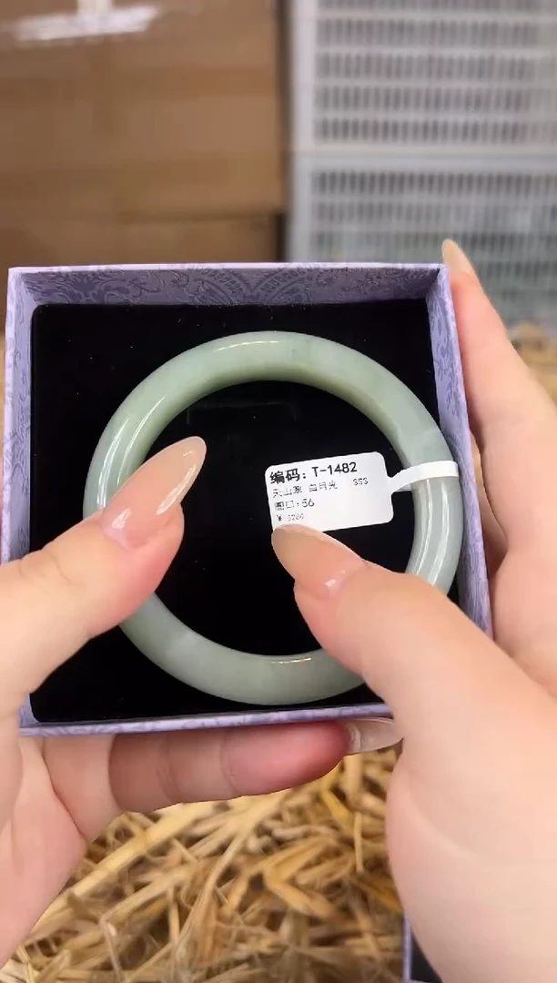 未镶嵌手镯石英质玉T1482