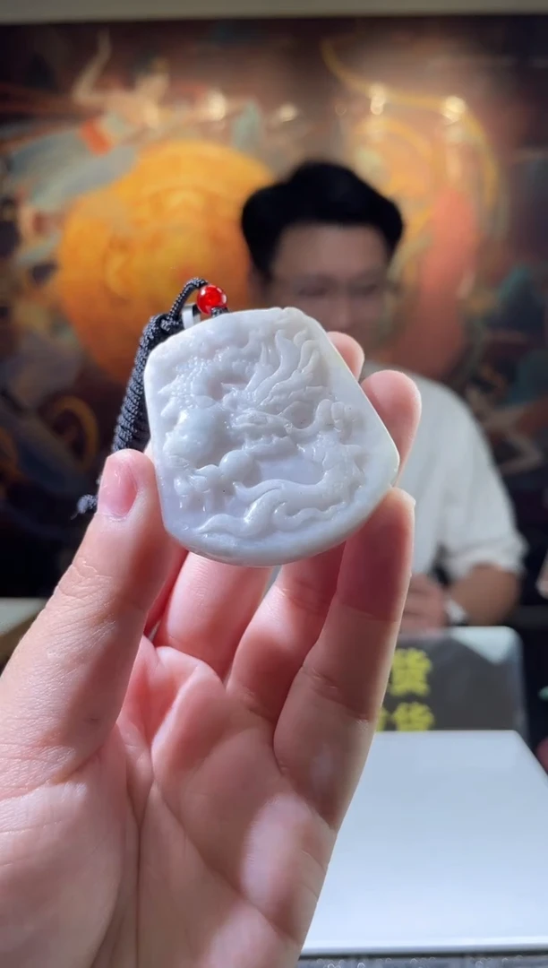 翡翠未镶嵌颈饰多样性发其一