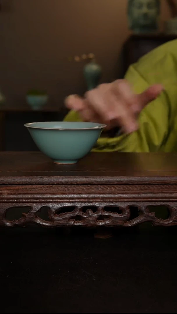 摆件瓷仿古手工葵口茶盏