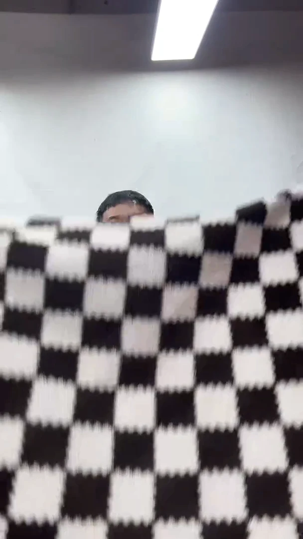 聚酯纤维1.5*2.0咖色盖毯瑕疵