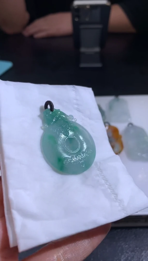未镶嵌定制翡翠心*翡翠