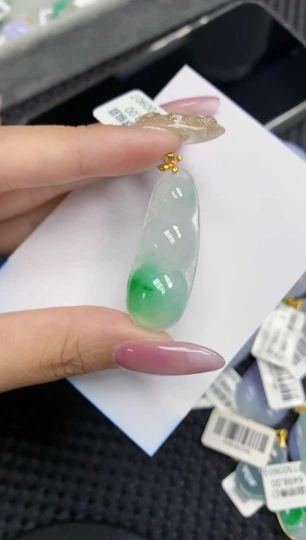 翡翠18K金镶嵌颈饰111111111