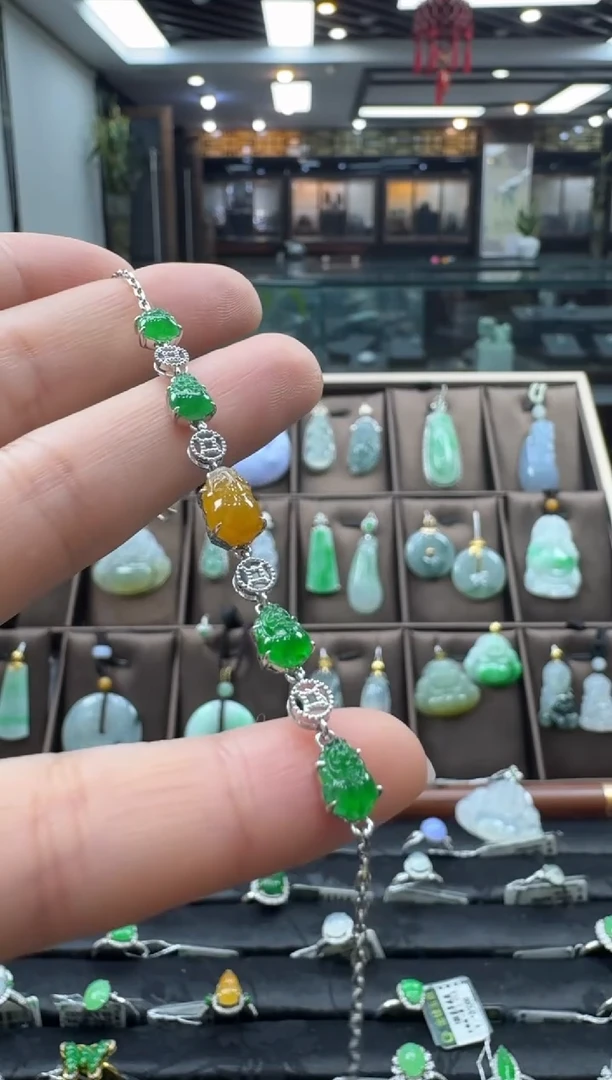18K金镶嵌手链翡翠乐*手链
