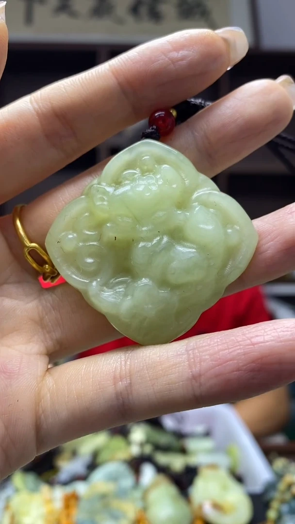 未镶嵌岫玉挂件