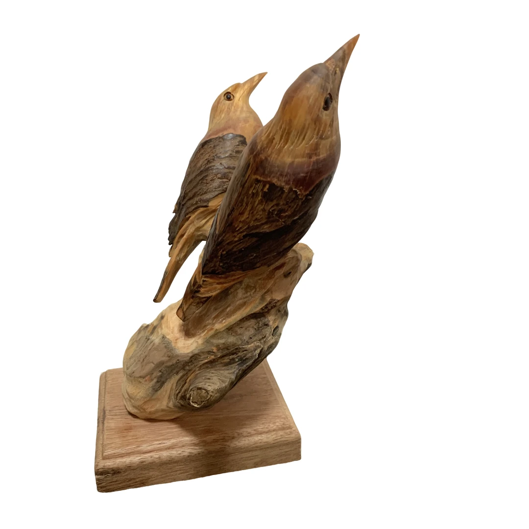 琥珀木小鸟，比翼双飞做工精细创意时尚长12厘米宽18厘米高25厘米。