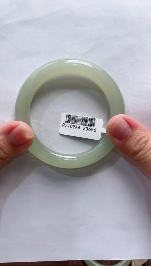 【闪购商品】和田玉手镯未镶嵌56