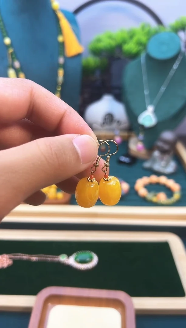 14K金镶嵌蜜蜡耳饰E401