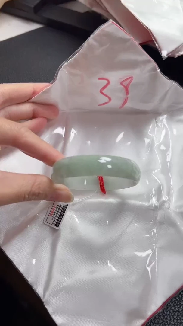 【闪购商品】翡翠手镯未镶嵌圈口52