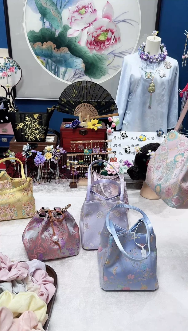织绣芭**娃国风美物非遗手工宋锦包包