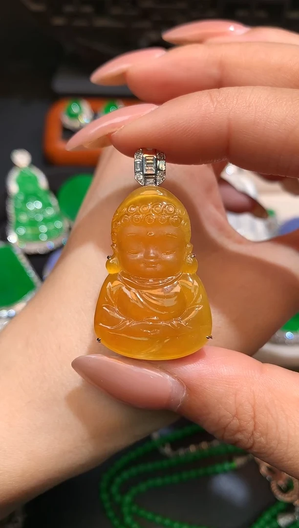 颈饰18K金镶嵌翡翠宝宝佛