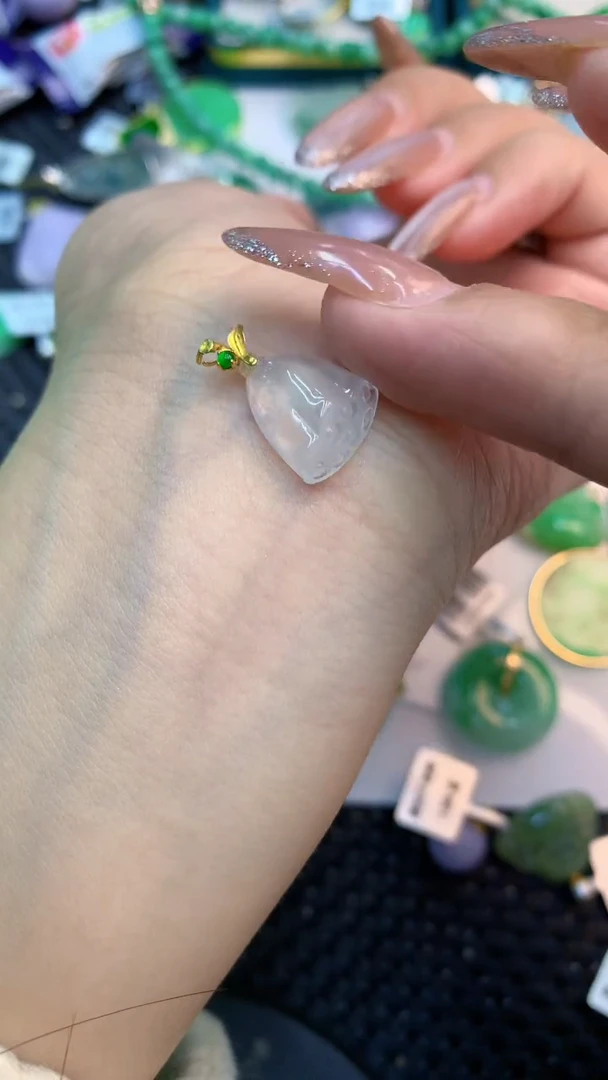 颈饰18K金镶嵌翡翠1