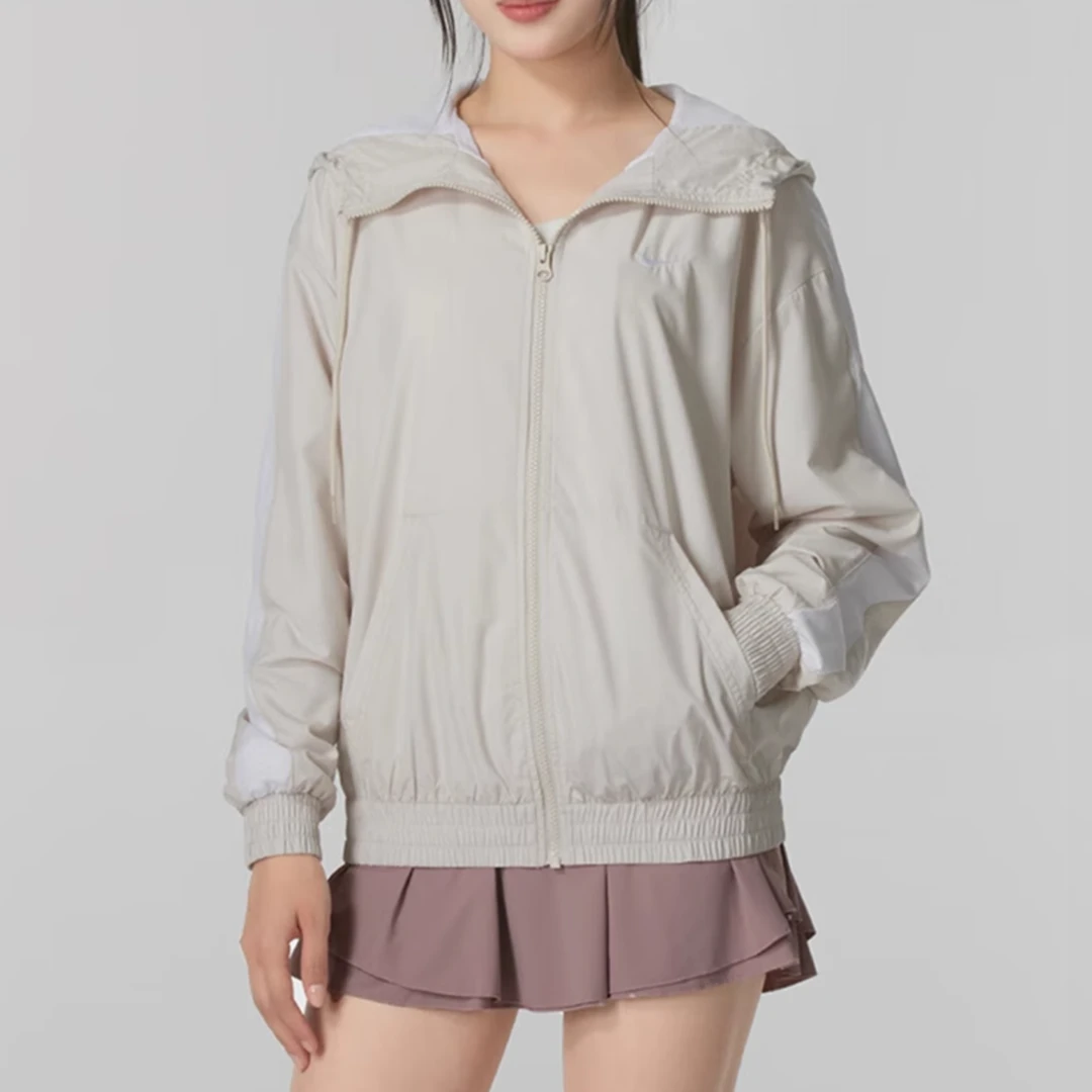 NIKE耐克外套女秋季跑步运动宽松休闲梭织连帽夹克FV6299-104