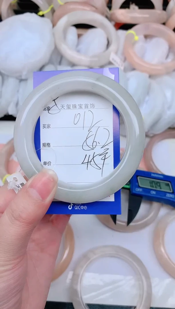 【闪购商品】石英质玉手镯未镶嵌012