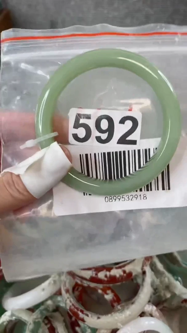 【闪购商品】石英质玉手镯未镶嵌5960+592