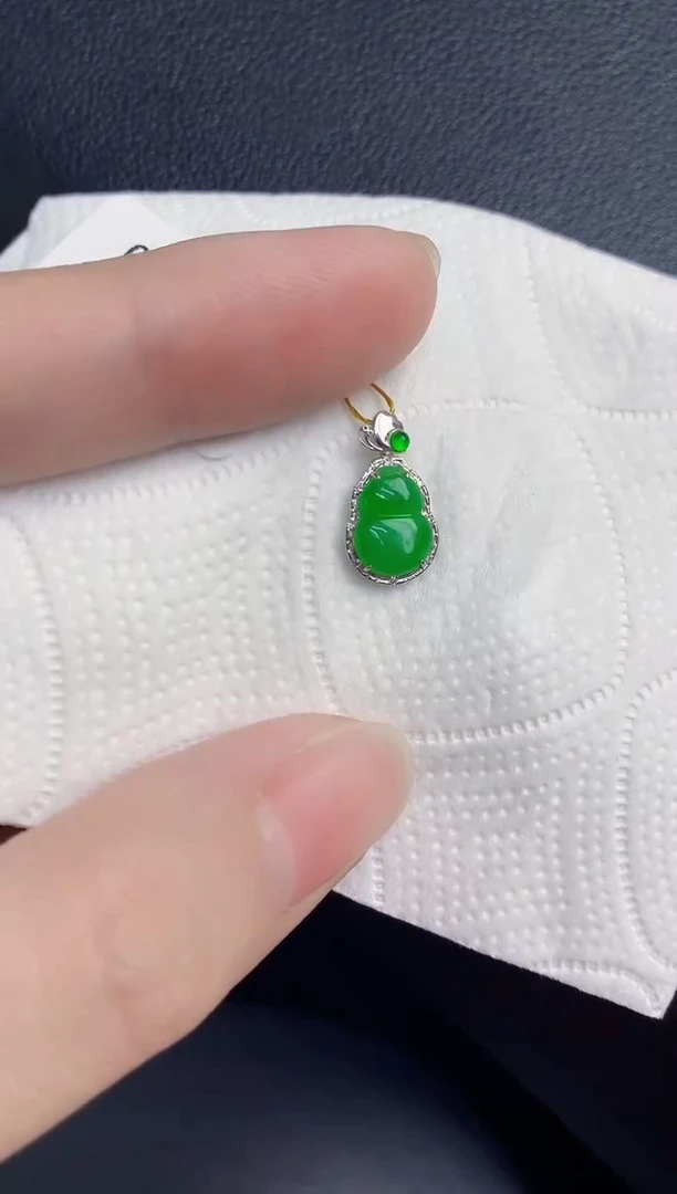 颈饰18K金镶嵌翡翠天然翡翠缅甸A货