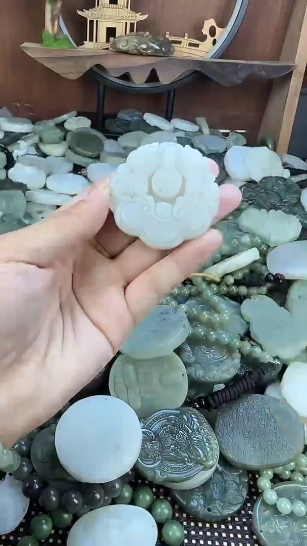 颈饰未镶嵌和田玉1