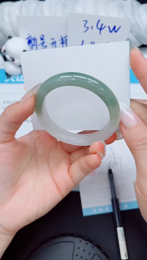 石英质玉手镯未镶嵌102-54.7