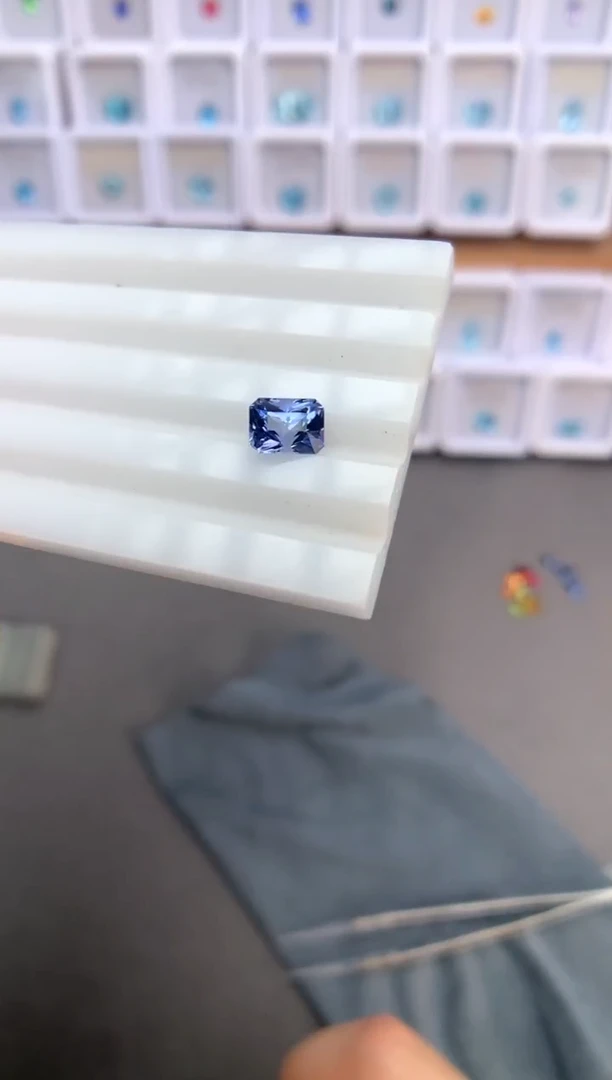 未镶嵌裸石定制蓝宝石1.12ct 无烧矢车菊