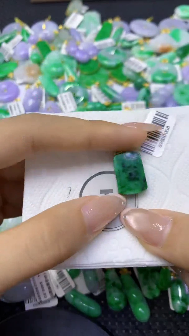 颈饰未镶嵌翡翠天然缅甸翡翠A货