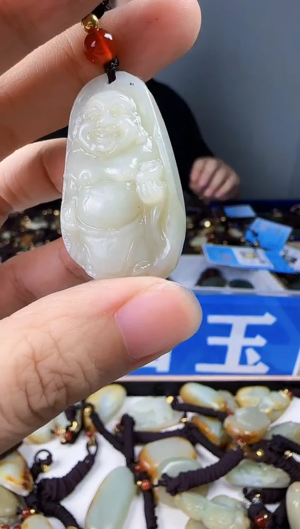和田玉未镶嵌颈饰1