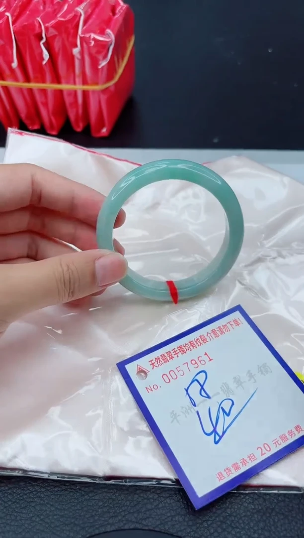 翡翠手镯未镶嵌1