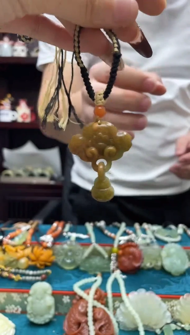 未镶嵌岫玉吊坠·