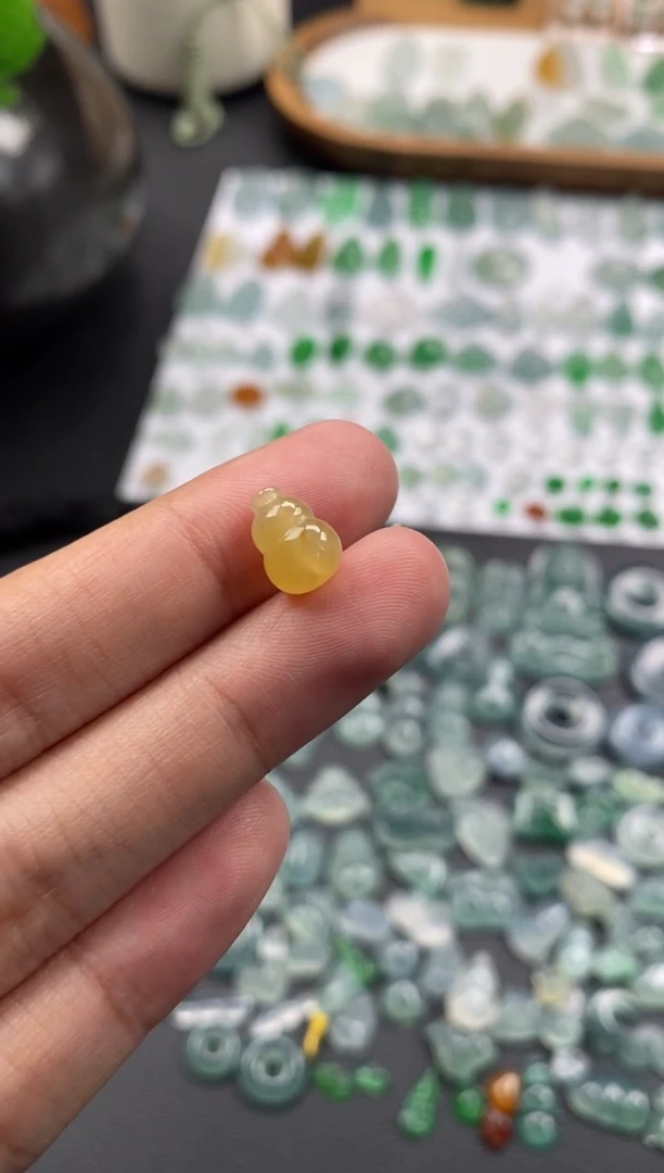 颈饰未镶嵌翡翠黄翡葫芦