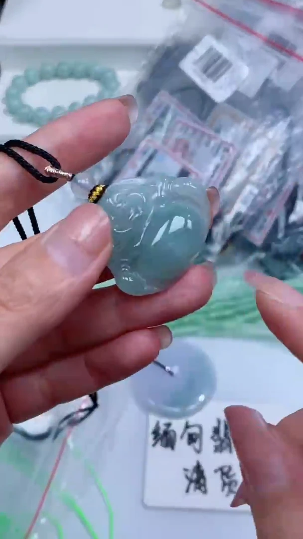 颈饰未镶嵌翡翠吊坠