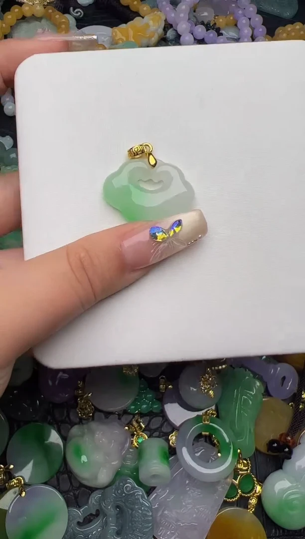 翡翠未镶嵌颈饰天然缅甸翡翠吊坠