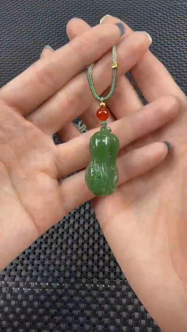 颈饰未镶嵌和田玉挂件