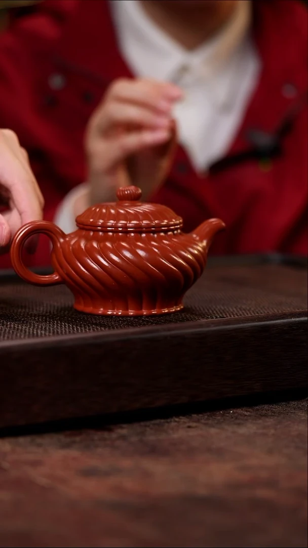 宜兴紫砂朱泥筋纹掇只