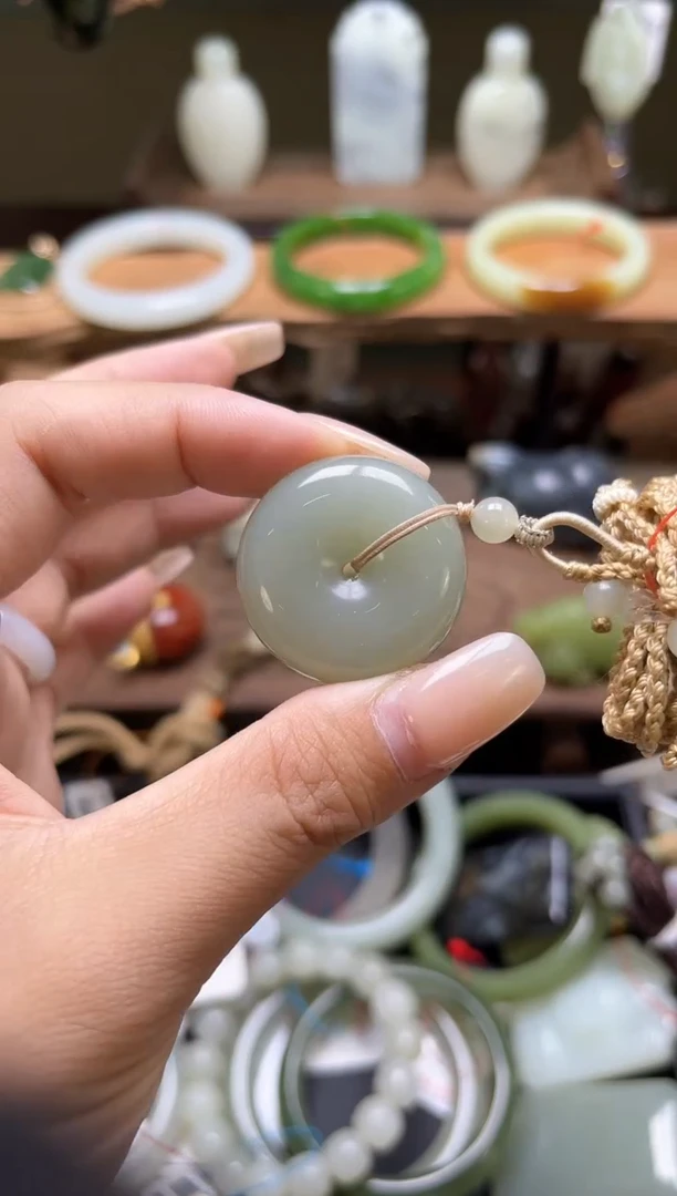 和田玉未镶嵌吊坠(不含链)且末青白 平安扣 821328