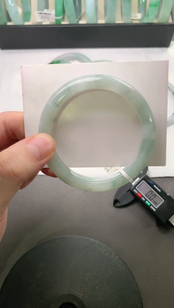 未镶嵌手镯（圆镯）翡翠55.5*/12.3*8.0