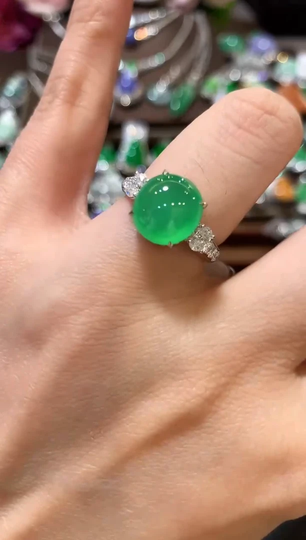 18K金镶嵌戒指翡翠狮*了m5