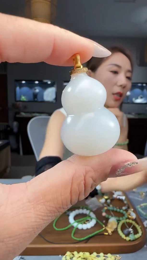 和田玉18K金镶嵌吊坠(不含链)1