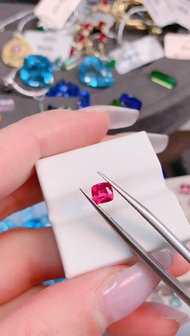 未镶嵌尖晶石珠宝半成品天然矿体0.66ct