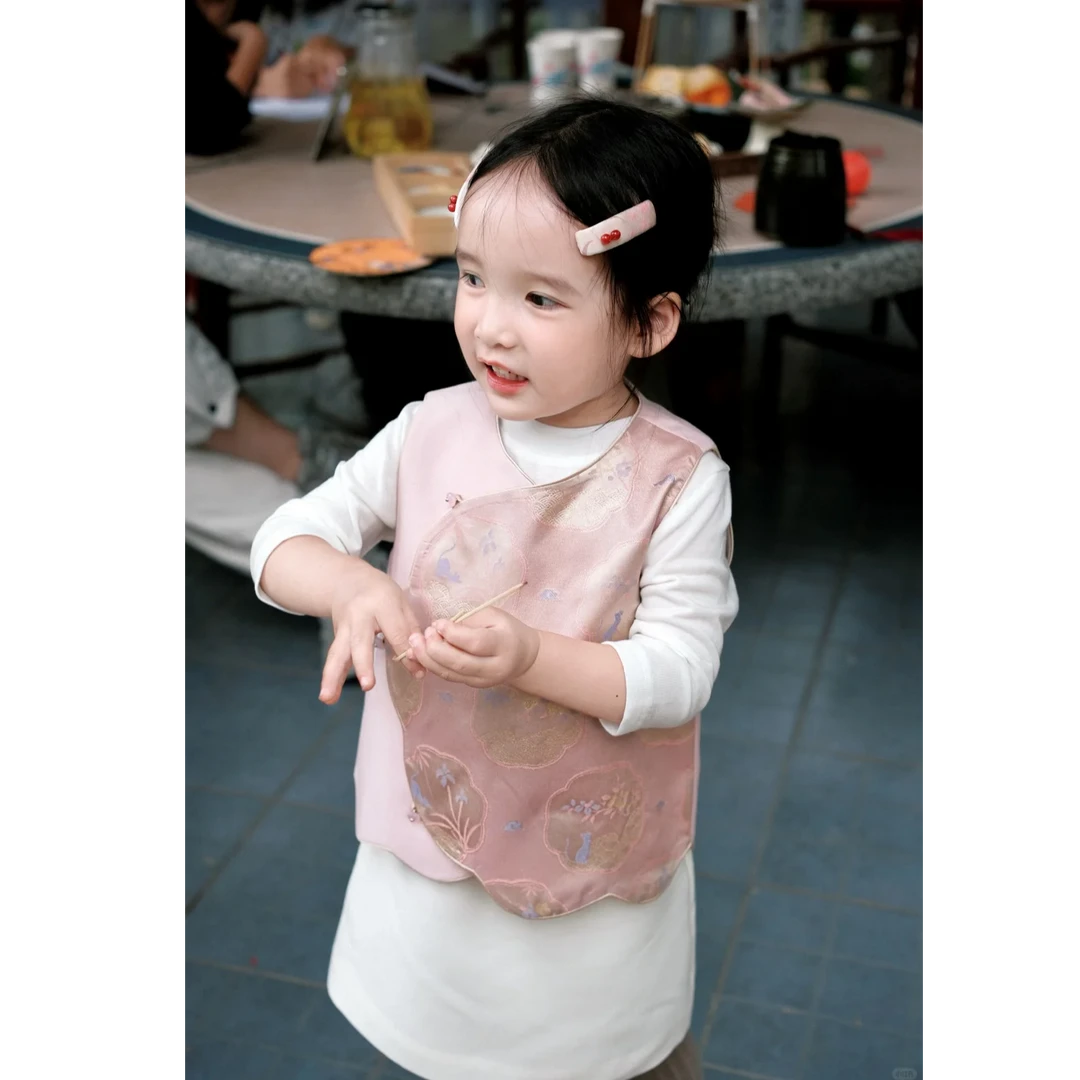 壹妈复古粉色国风盘扣唐装马甲套装秋季针织上衣女童时髦白色半裙