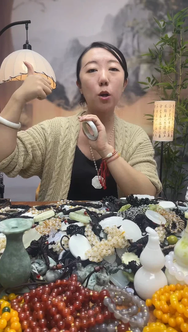 未镶嵌岫玉吊坠随**飞·手镯