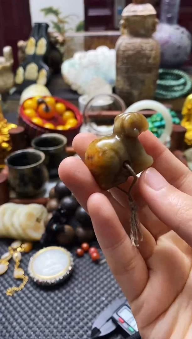 未镶嵌和田玉挂件羊