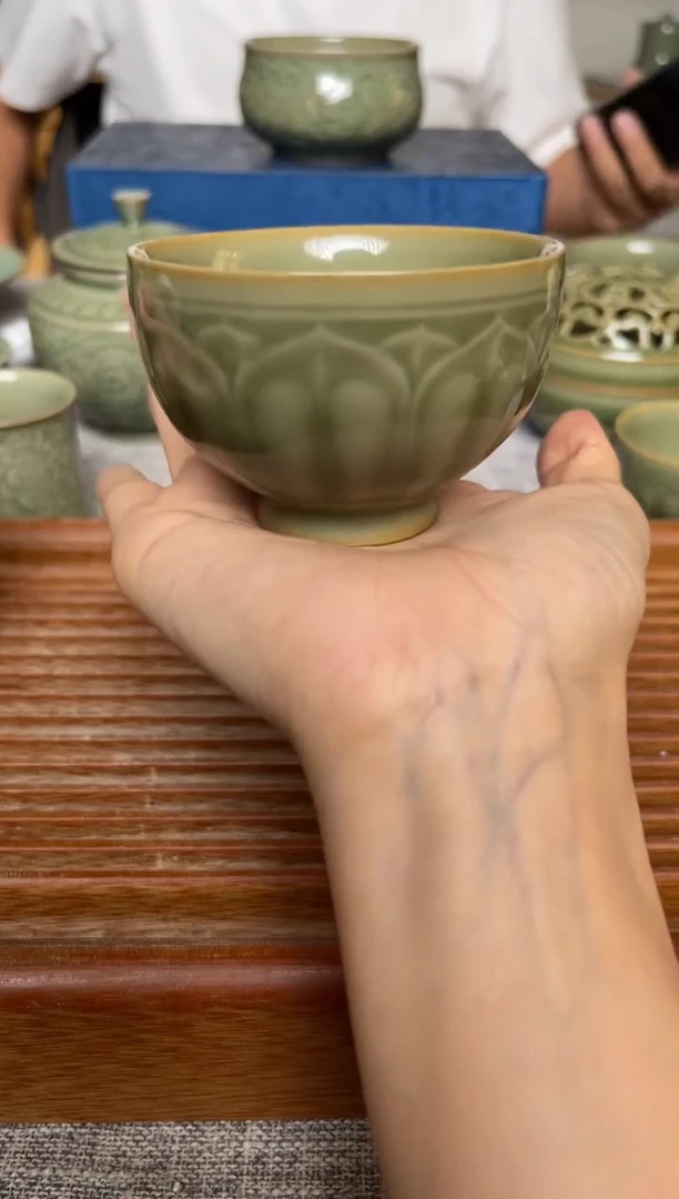 瓷器耀州窑橄榄绿禅定莲瓣杯