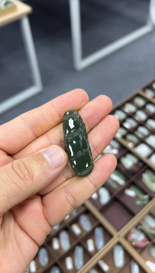 颈饰未镶嵌和田玉节节高