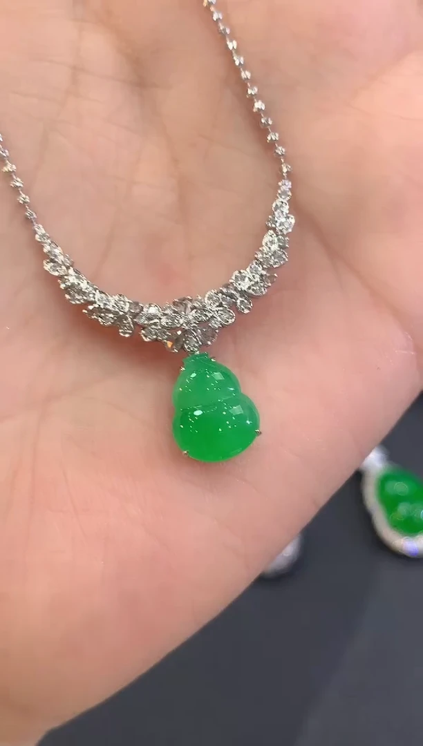 颈饰18K金镶嵌翡翠a114