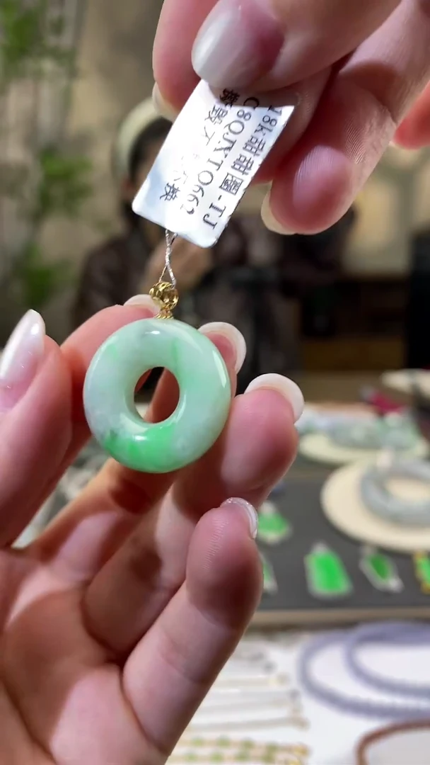 吊坠(不含链)18K金镶嵌翡翠甜甜圈