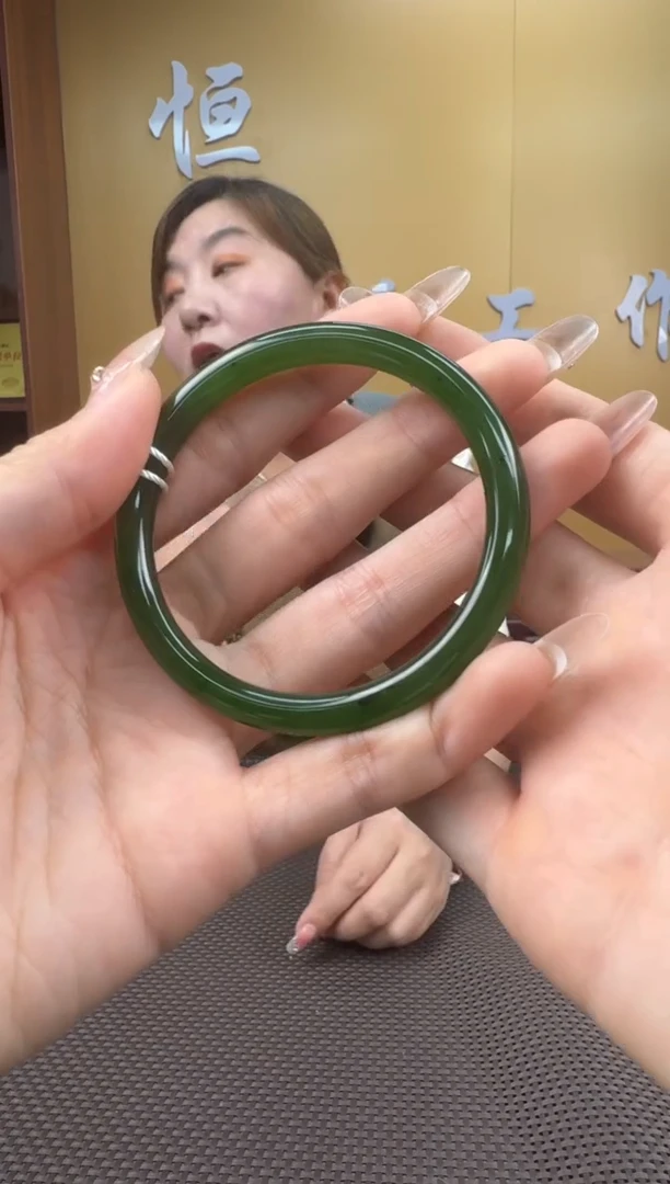 【闪购商品】和田玉手镯未镶嵌55