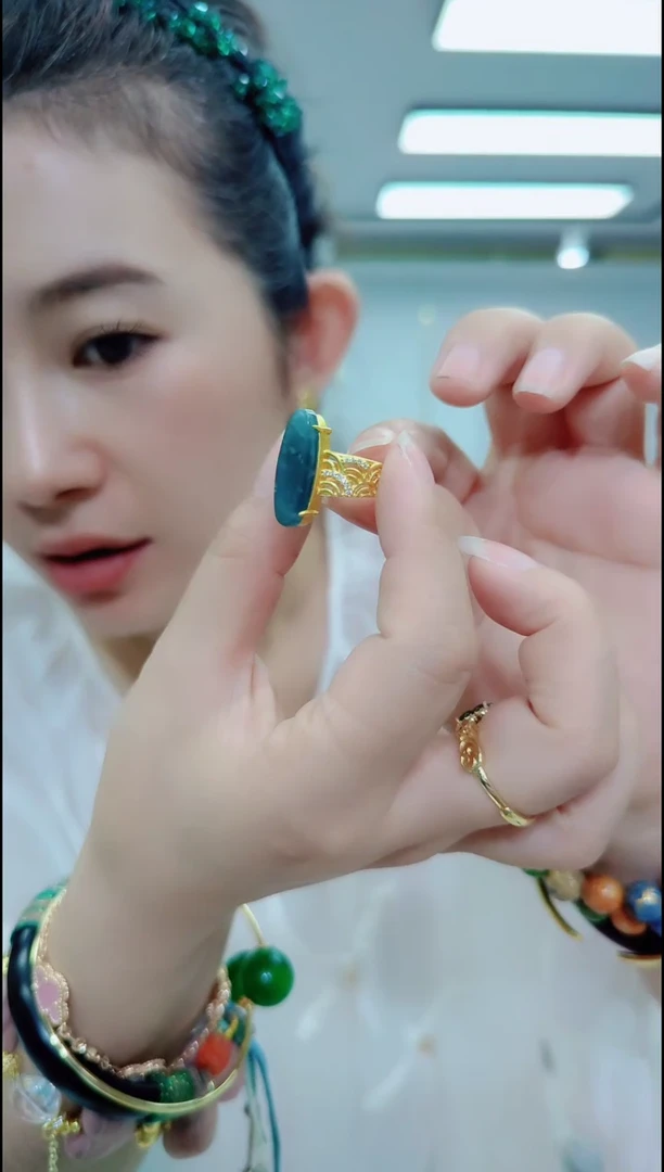 翡翠戒指未镶嵌09102翡翠戒指